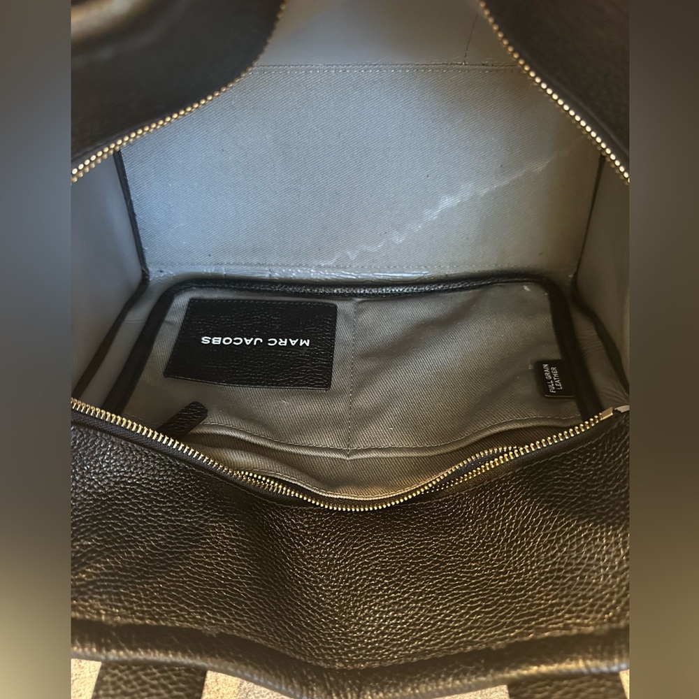 Marc Jacobs Black The Leather Tote Bag, Black Medium Size - Picture 5 of 14